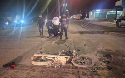 Motociclista resulta lesionado tras ser chocado por camioneta que se dio a la fuga en el Bulevar Millán en Guasave.
