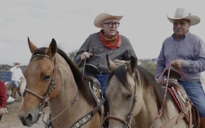 Participa el Gobernador Rocha Moya en la tradicional cabalgata de los Escobar en Mazatlán.