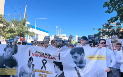 Marchan por la paz y piden justicia por la muerte de Fernando Alan en Culiacán