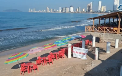 Catorce palapas del malecón de Mazatlán cuentan con permisos de rehabilitación por daños del huracán Priscila