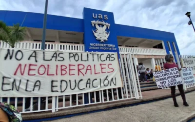 Protestan trabajadores de la UAS en Mazatlán por falta de pago y descuentos salariales