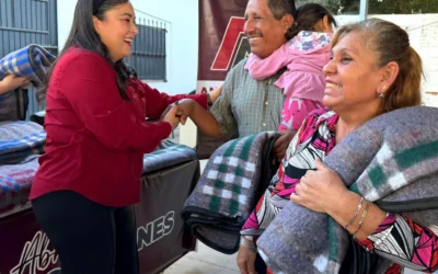 Inicia Ana Ayala la entrega de 3 mil cobijas con el programa solidario “Abrazando Corazones”.