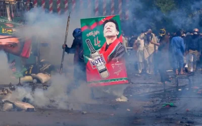 Pakistán condena a cadena perpetua a periodistas, youtubers y ex militares por incitar a la violencia en 2023