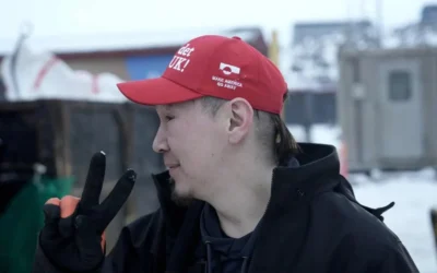 Manifestantes en Groenlandia se burlan del MAGA de Trump: «Make America Go Away»