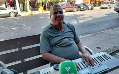 Cuando la calle se vuelve escenario:  Juan Pablo Espinoza un músico ambulante de Los Mochis