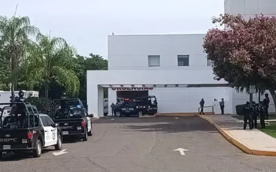 Gobernador Rocha Moya visita nuevamente a Sergio Torres en Hospital.