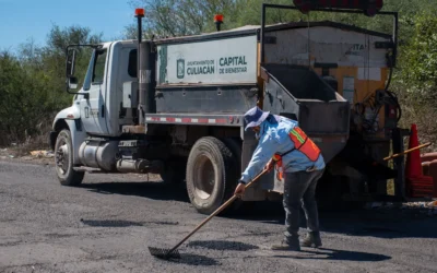 Mejoran calles y espacios de movilidad con reencarpetado y bacheo en distintos sectores de Culiacán.