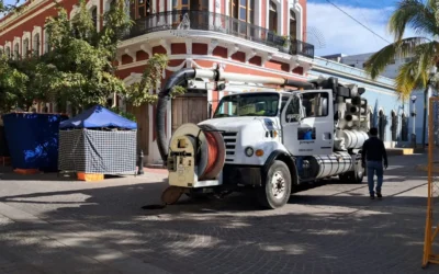 JUMAPAM da mantenimiento preventivo a redes sanitarias en zonas de carnaval.