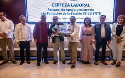 Gobernador Rocha encabeza entrega de bases a trabajadores del SNTE 53, que brindan certeza laboral.