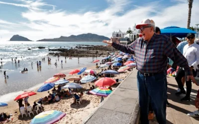 Gobernador Rocha Moya da la bienvenida a turistas que disfrutan del Carnaval Internacional de Mazatlán