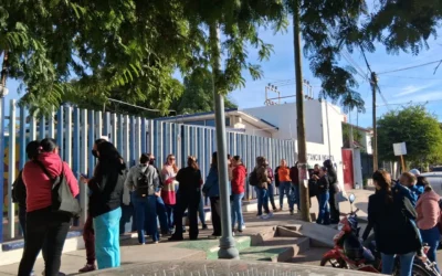 Trabajadoras de guardería CANACINTRA realizan paro por falta de pago y reanudan labores tras recibir nómina.