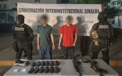 En Culiacán, tras una denuncia ciudadana, Grupo Interinstitucional detiene a 2 civiles; les aseguran armas largas, municiones y 2 mil pastillas de presunto fentanilo