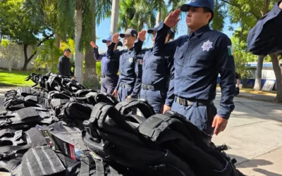 Dotan de chalecos balísticos a policías preventivos y de vialidad de la SSPyTM