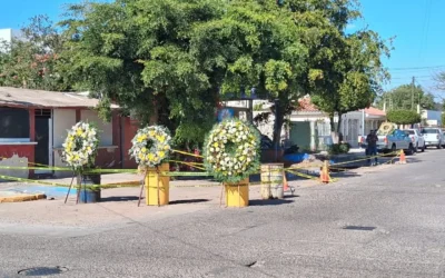 Convocan en redes a marcha por justicia para el profesor Píndaro; maestros colocan flores en el socavón de Juan Carrasco.