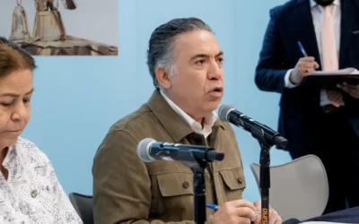 El senador Enrique Inzunza Cazares en su trabajo en el Senado de la República participa en diferentes actividades de aprobación de iniciativas y dictámenes