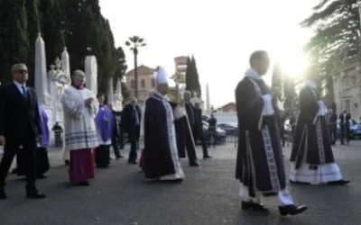 El Papa: No quedarnos entre las cenizas del mundo, sino convertirnos y reconstruir.