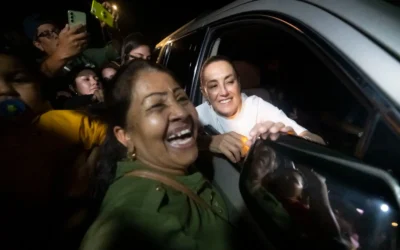 Cientos de sinaloenses dan un afectuoso recibimiento a la presidenta Claudia Sheinbaum