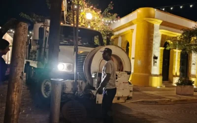 JUMAPAM sondea y desazolva el drenaje en zona carnavalera