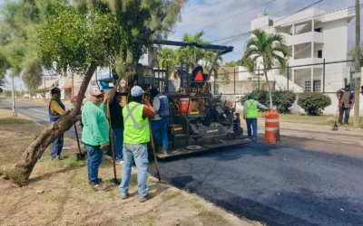 Intensifica Gobierno Municipal reencarpetado y bacheo en vialidades estratégicas de Mazatlán.
