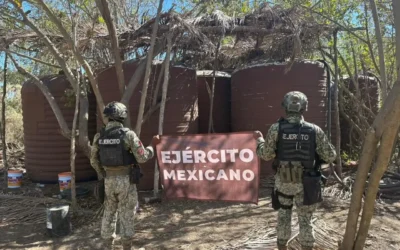 Militares aseguran en Mazatlán 40 contenedores donde al parecer guardaban combustible