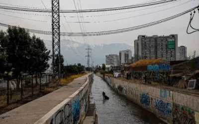 Chile: reclusos peligrosos se fugan por la puerta principal vestidos de custodios