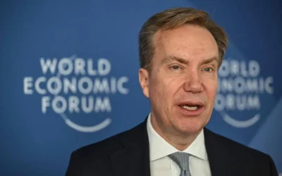 Dimite director ejecutivo del Foro Económico Mundial por vínculos con Epstein