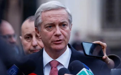 Boric reconoció lentitud en la reconstrucción tras incendios en el sur de Chile y Kast criticó su “falta de iniciativa”