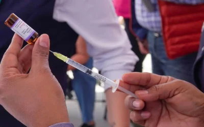 Alta demanda de vacuna contra el sarampión ante aumento de casos en el país: acuden aun sin saber si están inmunizados