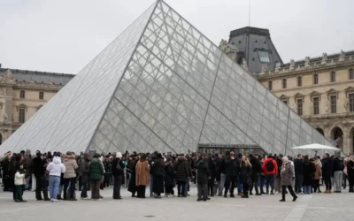 Fuga de agua en el Louvre, en la sala de ‘La Mona Lisa’, daña una obra del siglo XIX