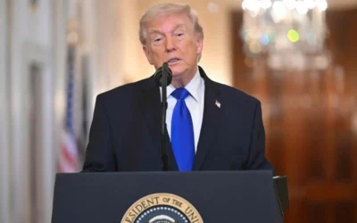 Trump renueva ataques contra Corte Suprema de EU; promete más «licencias arancelarias»