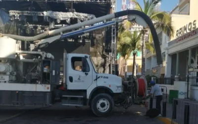 JUMAPAM continúa dando mantenimiento preventivo al alcantarillado en zonas carnavaleras