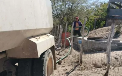 JUMAPAM abastece con pipas a zona alta de La Noria