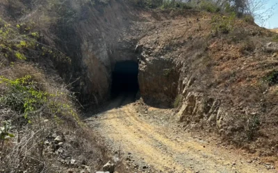 Rescatan al primer trabajador de la mina, Santa Fe, en Sinaloa