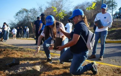 Colaboradores de JUMAPAM embellecen la Potabilizadora Los Horcones.