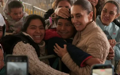 Reivindicamos los derechos agrarios de las mujeres ; Presidenta Claudia Sheinbaum entrega títulos agrarios a mujeres en CDMX ; la meta es de 150 mil en el país .