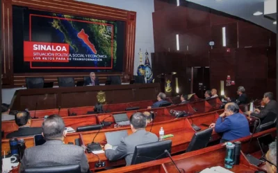 Gobernador Rocha Moya imparte conferencia magistral en el Centro de Estudios Superiores Navales.