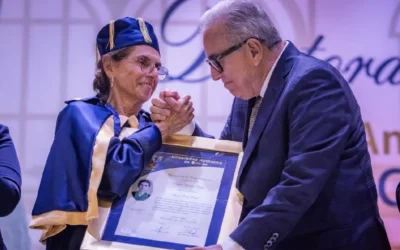 Gobernador Rocha participa en entrega de Doctorado Honoris Causa por la UAS, a las científicas Annie Pardo Cemo y Rosaura Ruiz Gutiérrez.