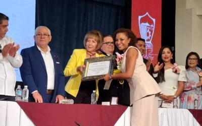 Entregan medalla «Lore de la Vega» 2026 a mujeres ahomenses en ceremonia de reconocimiento