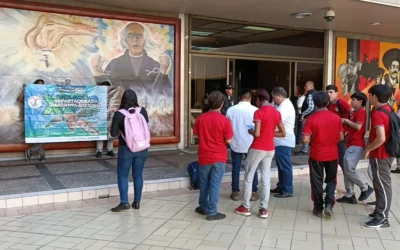 Exigen apoyo para transporte alumnos de la preparatoria Rafael Ramírez en Palacio de Gobierno