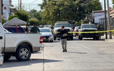 En un domingo de ataques con armas de fuego una camioneta y una vivienda sufren impactos de balas .