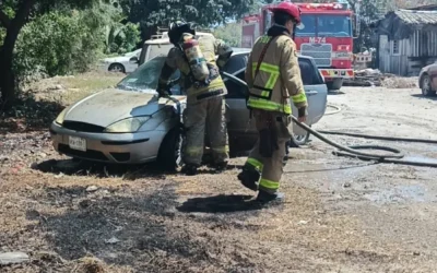 Se incendia un vehículo en la colonia Insurgentes en Mazatlán.