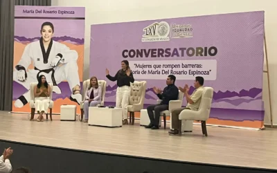 María del Rosario Espinoza destaca la importancia de inspirar a jóvenes en conversatorio en Guasave.