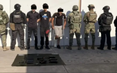 Al sur de Culiacán, el Grupo Interinstitucional detuvo a 3 masculinos con armas, cargadores y cartuchos
