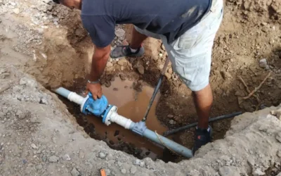 El Gobierno de Mazatlán hace readaptación en red de agua potable y resuelve desabasto en El Vainillo.