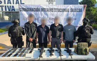 En Culiacán, el Grupo Interinstitucional detuvo a 4 civiles en posesión de fusiles, cargadores, cartuchos y 2 vehículos