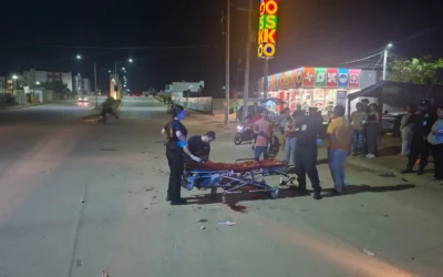 Pareja resulta lesionada en un choque en la colonia Colosio Si