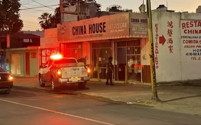 Sofocan bomberos incendio en restaurante de comida china .