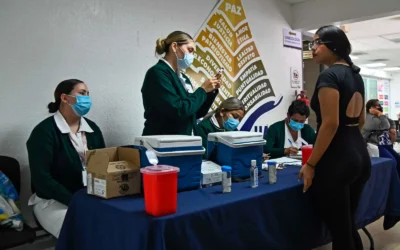 La UAS y el IMSS refuerzan la salud estatal con jornada de vacunación en el CIDOCS; llaman a la comunidad sinaloense a completar esquemas.