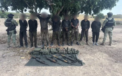 Tras una agresión, el Grupo Interinstitucional detuvo a ocho civiles en poder de armas largas, cartuchos y otros objetos en Escuinapa.