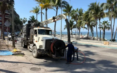 JUMAPAM redobla acciones de desazolve en el Centro Histórico y malecón.